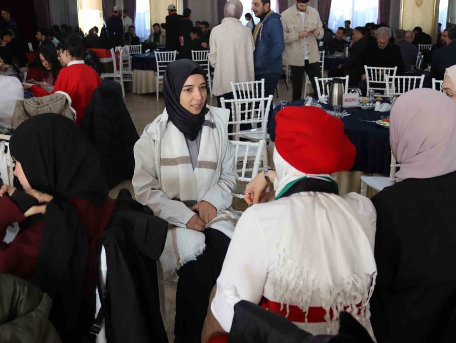 Suriye’den Gelip Eskişehir’de Yüksek Lisans Yapan Öğrenci, Ülkesinde Kazanılan Zaferi Tebrik Etti