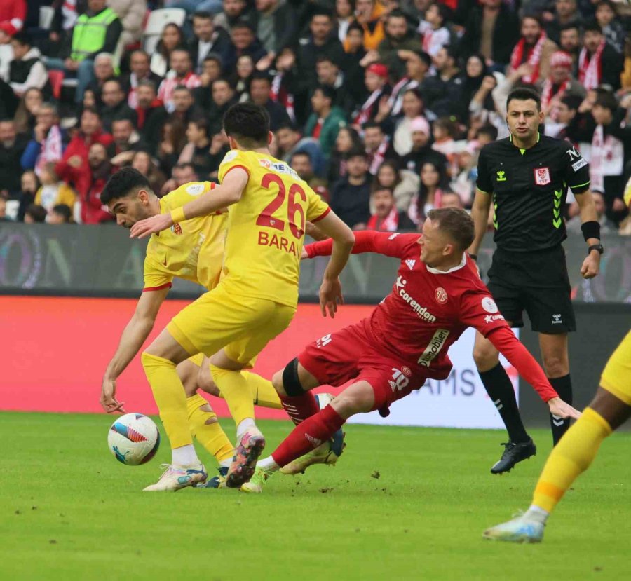 Trendyol Süper Lig: Antalyaspor: 1 - Kayserispor: 0 (ilk Yarı)