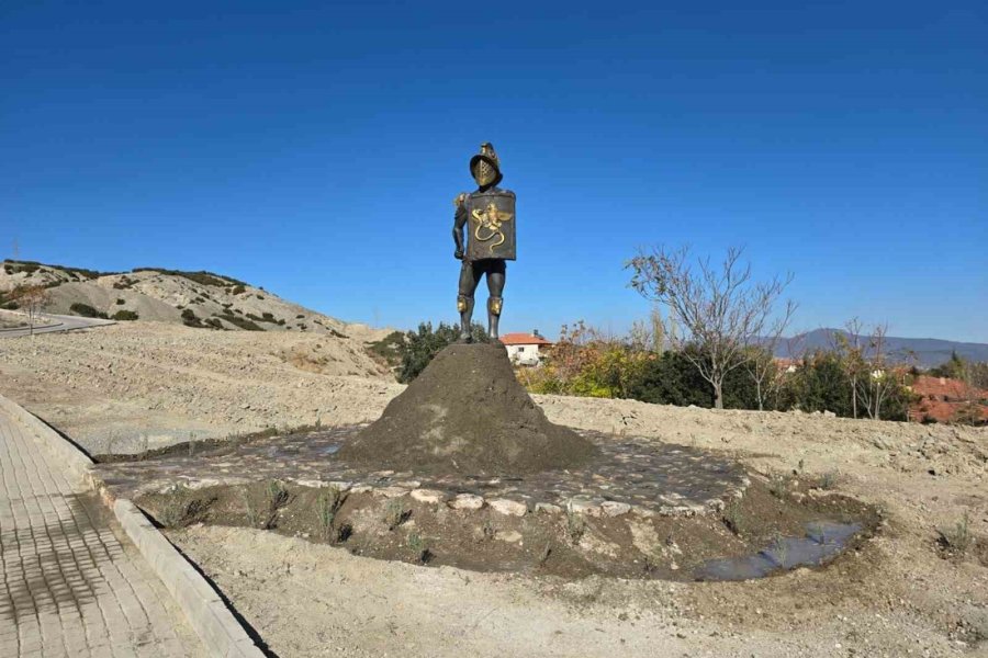Alkü’lü Akademisyenden Kibyra Gladyatörü Heykeli