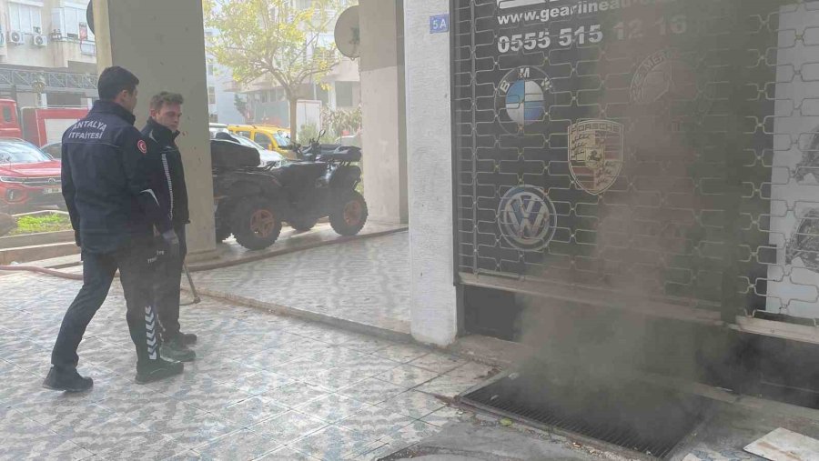 Madde Bağımlısı Genç, Apartmanın Deposunu Yaktı, Baba Gözyaşlarına Boğuldu