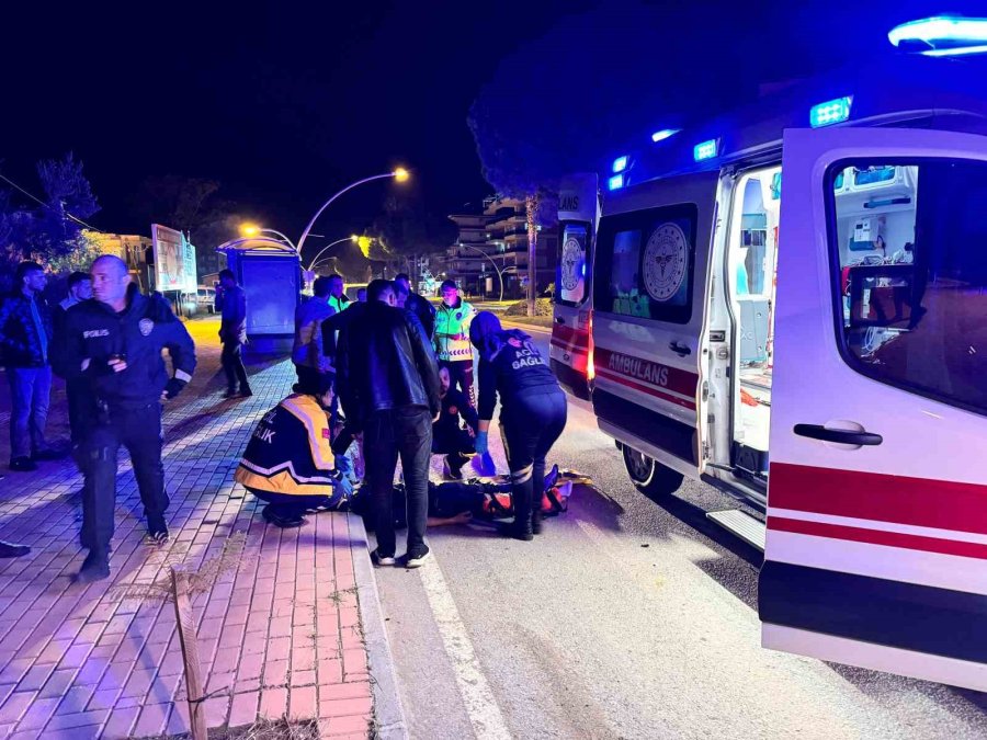 Kontrolden Çıkan Motosiklet Devrildi: 2 Yaralı