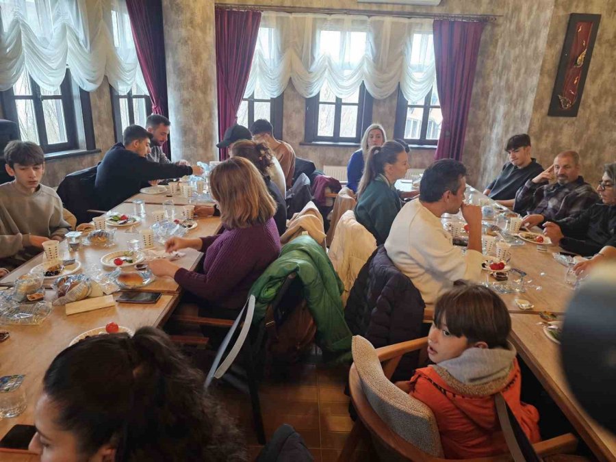 Dak Başkanı Mehmet Hakan Döner Dernek Üyeleriyle Bir Araya Geldi