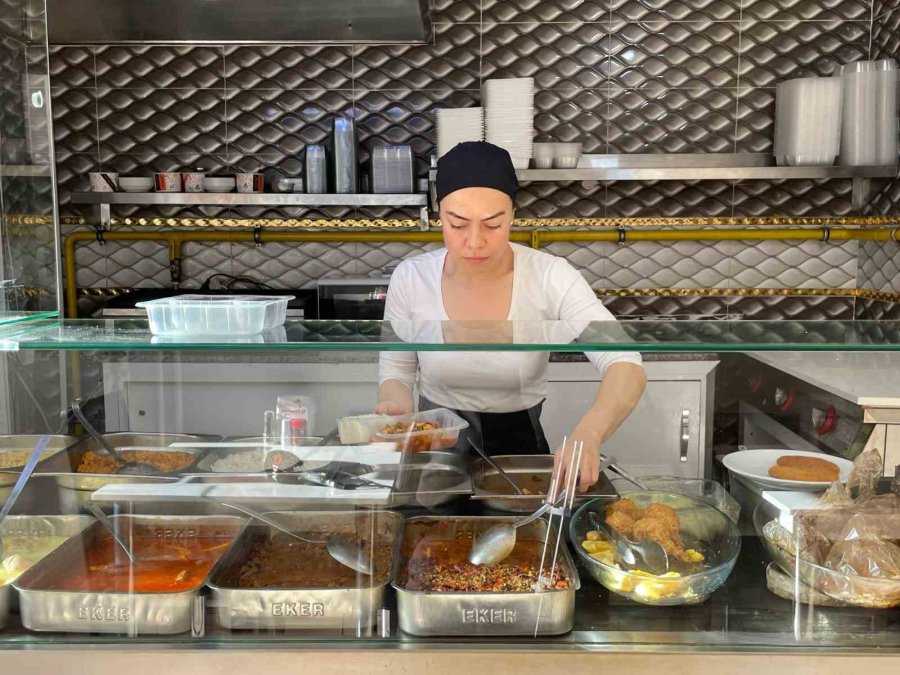 Eskişehir’in Güçlü Kadını: Hem Hakem Hem De Aşçı