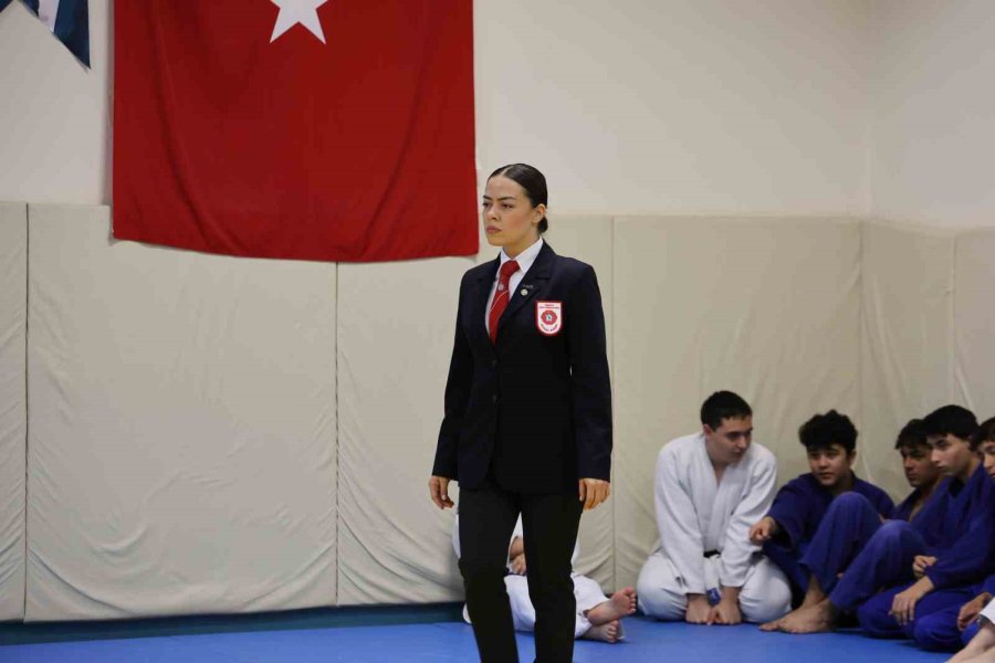 Eskişehir’in Güçlü Kadını: Hem Hakem Hem De Aşçı