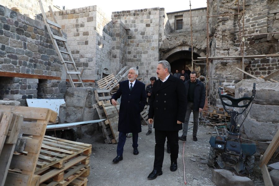 Isparta Belediye Başkanı’ndan Melikgazi’ye Övgü