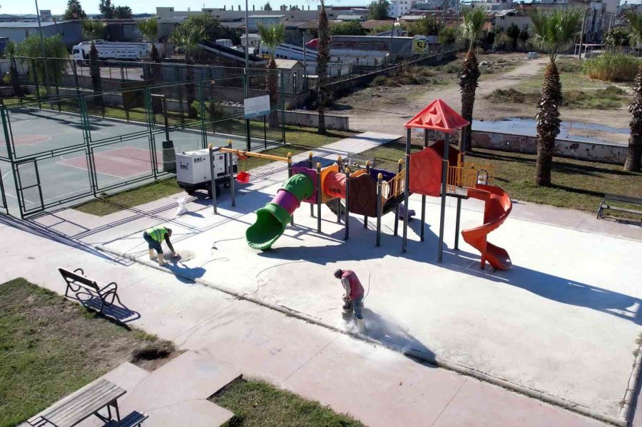 Akdeniz Belediyesi Parkları Daha Güvenli Hale Getiriyor