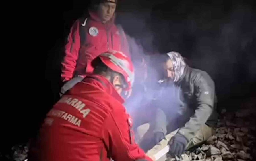 Doğa Yürüyüşü Sırasında Ayağı Kırıldı, Jandarmanın Helikopterli Operasyonuyla Kurtarıldı