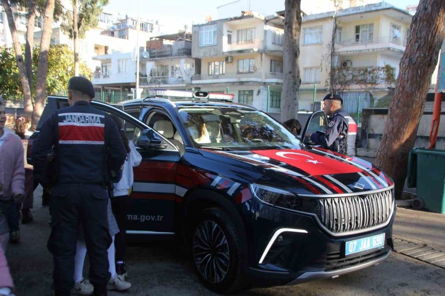 Serik’te Yerli Malı Haftasında Yerli Ve Milli Araç Togg Öğrencilere Tanıtıldı