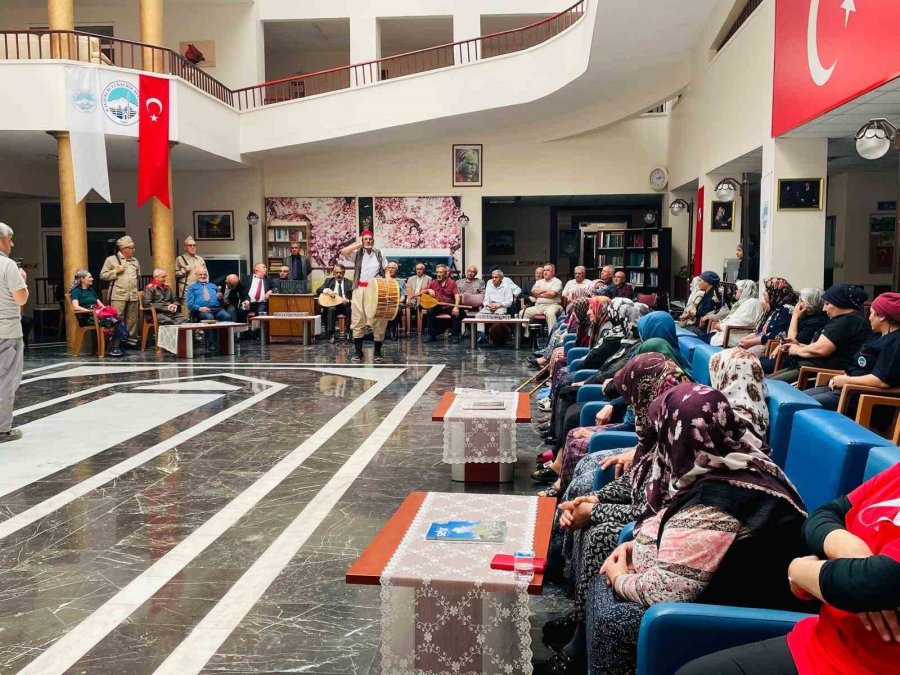 Huzurevi Sakinleri Lahana Sarıp Mantı Sıktı