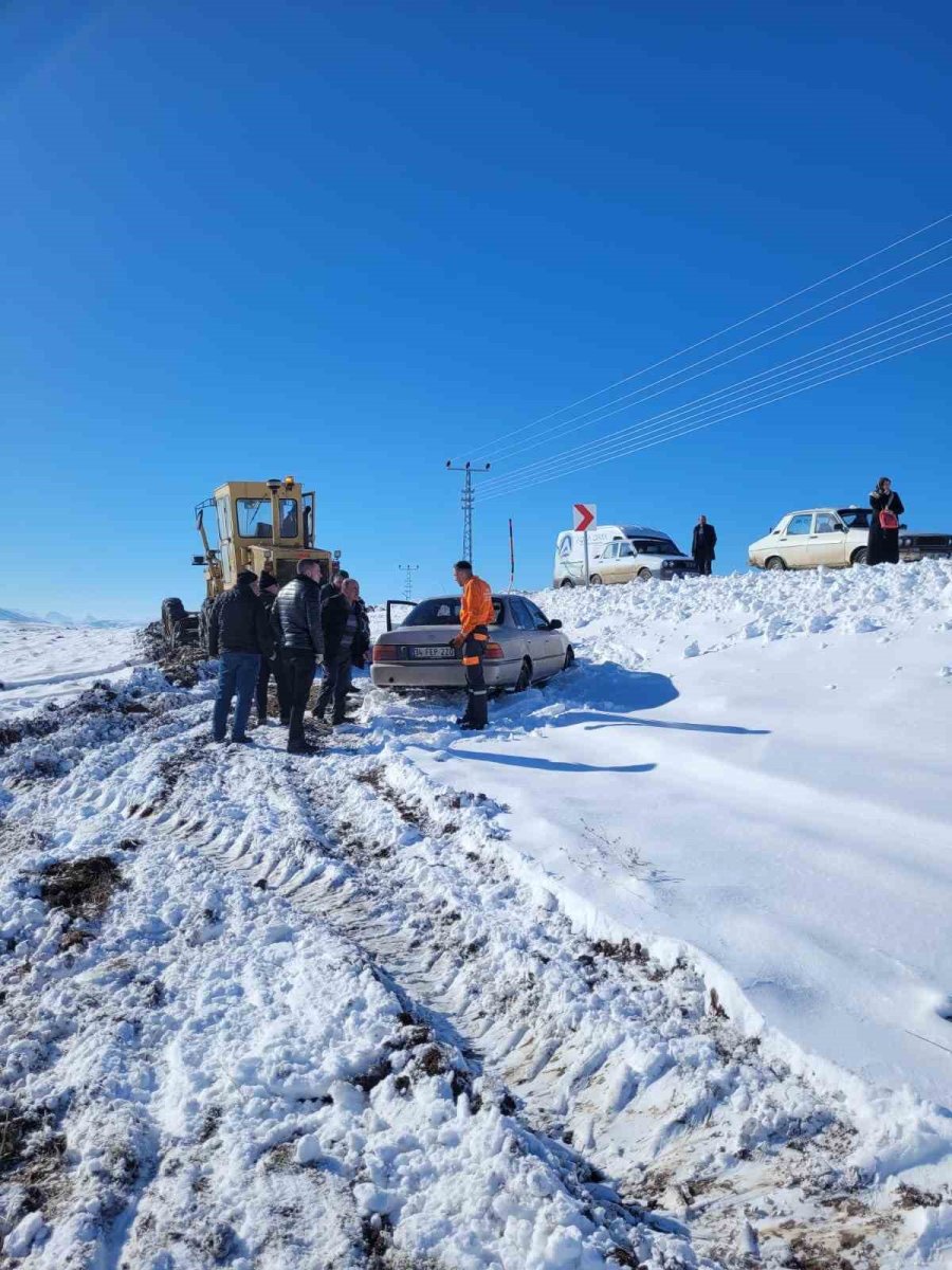 Tarlaya Uçan Araç Kurtarıldı