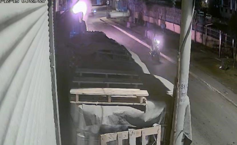 Mersin’de Kundaklama Anı Kameraya Yansıdı