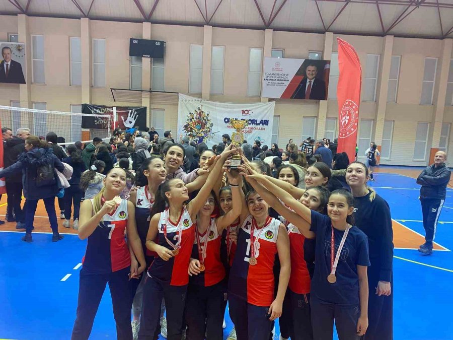 Okul Sporları Voleybol Yıldız Erkek Ve Kız Maçları Sona Erdi