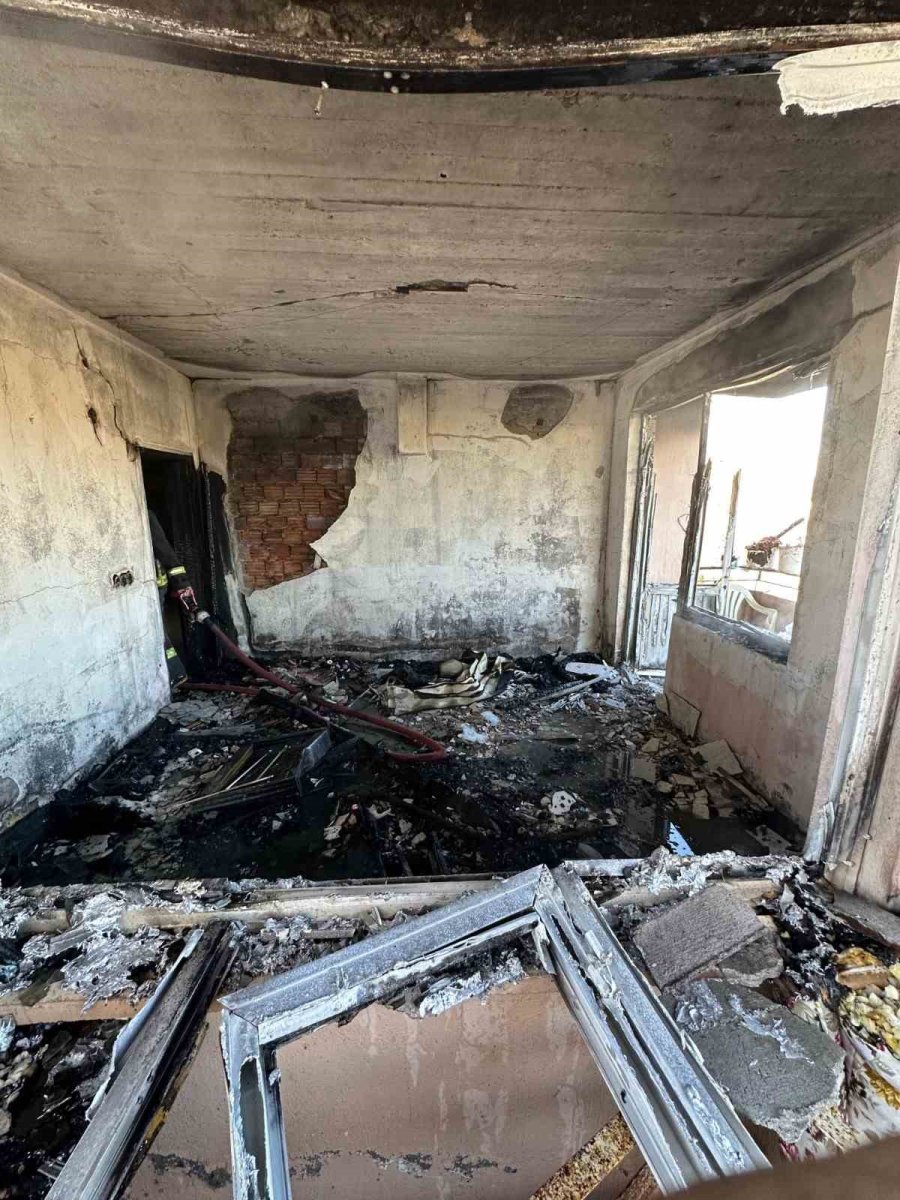 Manavgat’ta Ev Yangını