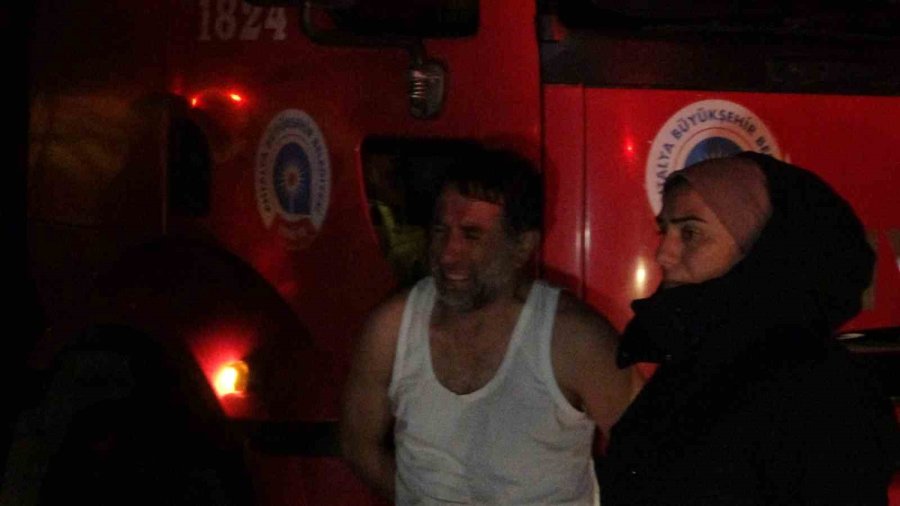 Araç Boyama Atölyesindeki Araçlarla Birlikte Alev Alev Yandı, 24 Yaşındaki Genç Feci Şekilde Can Verdi