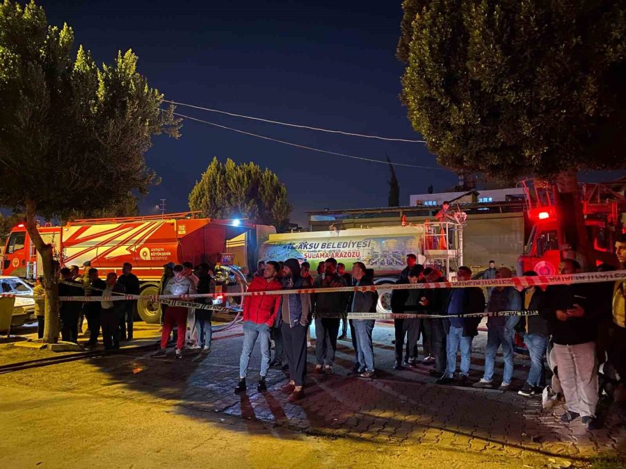 Araç Boyama Atölyesindeki Araçlarla Birlikte Alev Alev Yandı, 24 Yaşındaki Genç Feci Şekilde Can Verdi