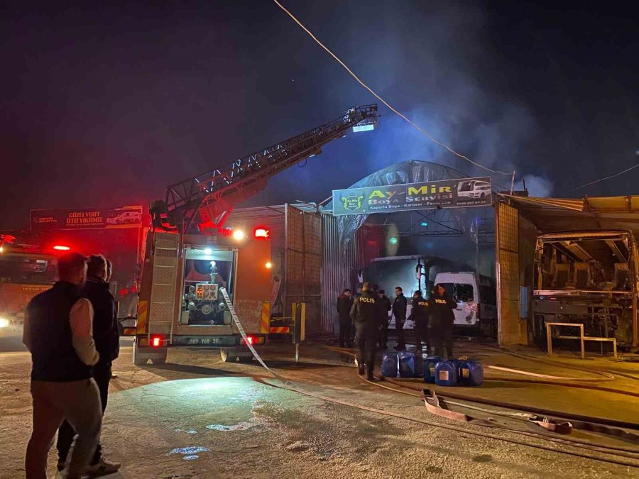Araç Boyama Atölyesindeki Araçlarla Birlikte Alev Alev Yandı, 24 Yaşındaki Genç Feci Şekilde Can Verdi