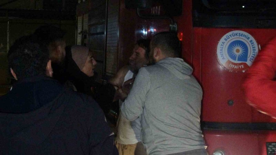 Araç Boyama Atölyesindeki Araçlarla Birlikte Alev Alev Yandı, 24 Yaşındaki Genç Feci Şekilde Can Verdi