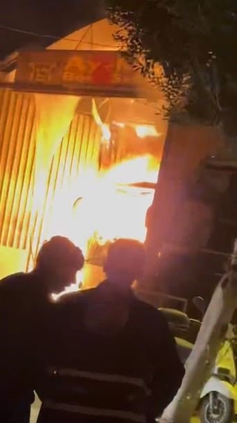 Araç Boyama Atölyesindeki Araçlarla Birlikte Alev Alev Yandı, 24 Yaşındaki Genç Feci Şekilde Can Verdi