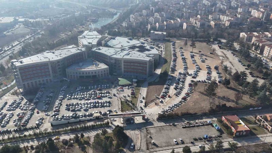 Vali Aksoy Yunus Emre Devlet Hastanesi’nin Yeni Otoparkını İnceledi