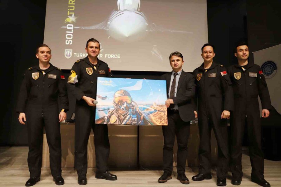 Solotürk Ekibi Necmettin Erbakan Üniversitesinde Öğrencilerle Buluştu