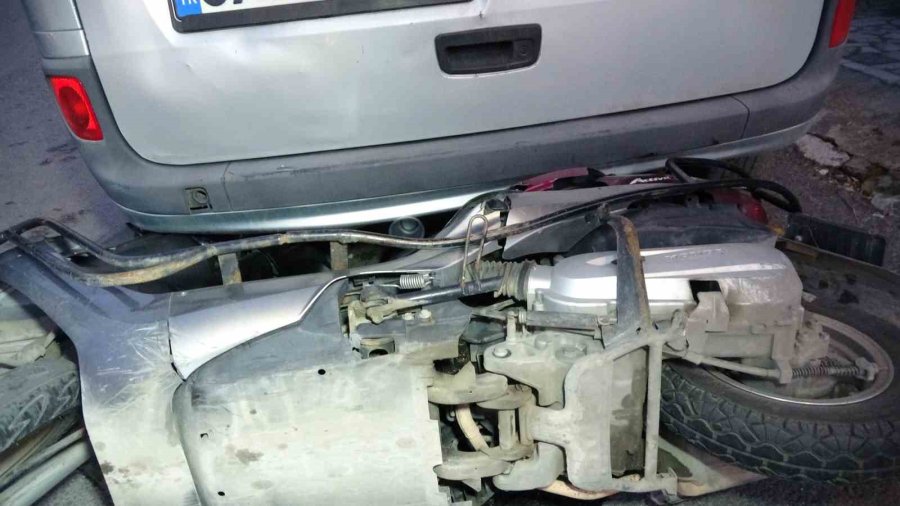 Otomobil İle Motosiklet Çarpıştı: 2 Kardeş Yaralandı