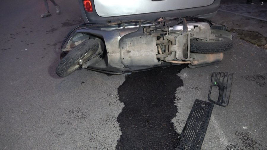 Otomobil İle Motosiklet Çarpıştı: 2 Kardeş Yaralandı