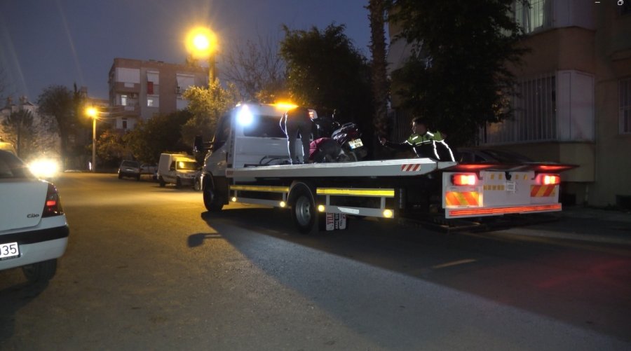 Otomobil İle Motosiklet Çarpıştı: 2 Kardeş Yaralandı