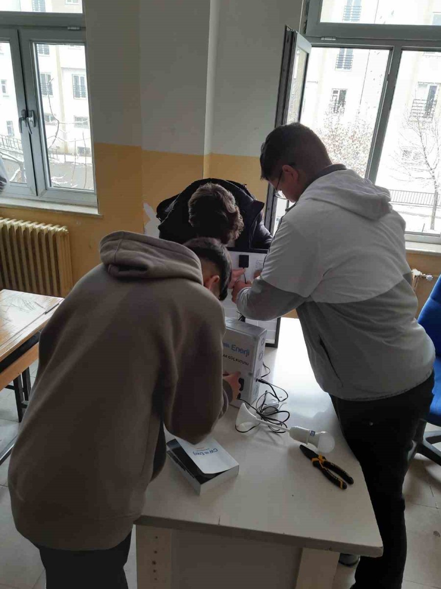 Cw Enerji’den Gençlere Yeşil Dönüşüm Desteği