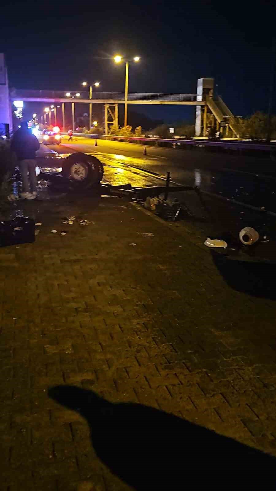 Tır İle Traktör Çarpıştı: 1 Ağır Yaralı