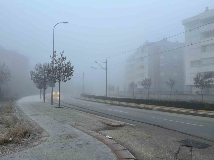 Eskişehir Güne Yoğun Sisle Başladı