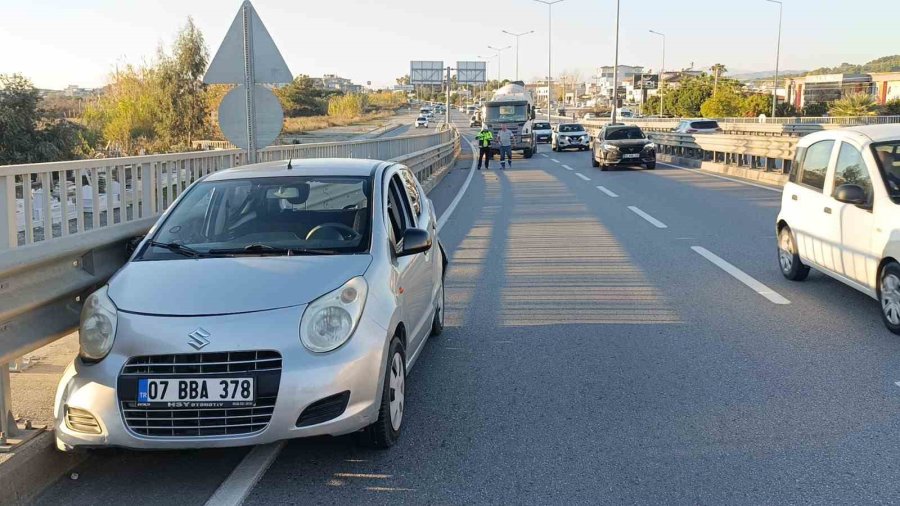 Beton Mikseri Otomobile Arkadan Çarptı: 2 Yaralı