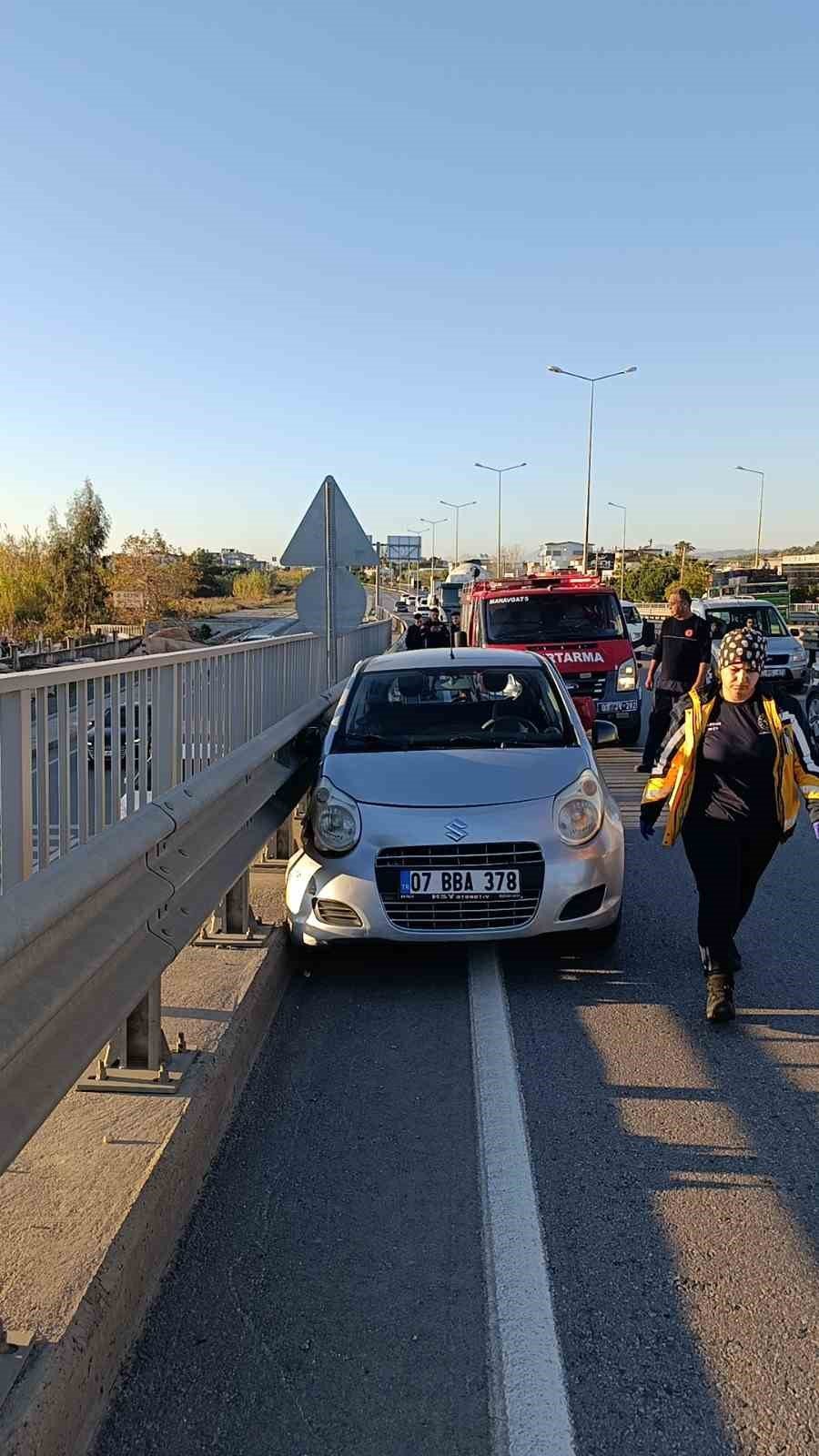 Beton Mikseri Otomobile Arkadan Çarptı: 2 Yaralı