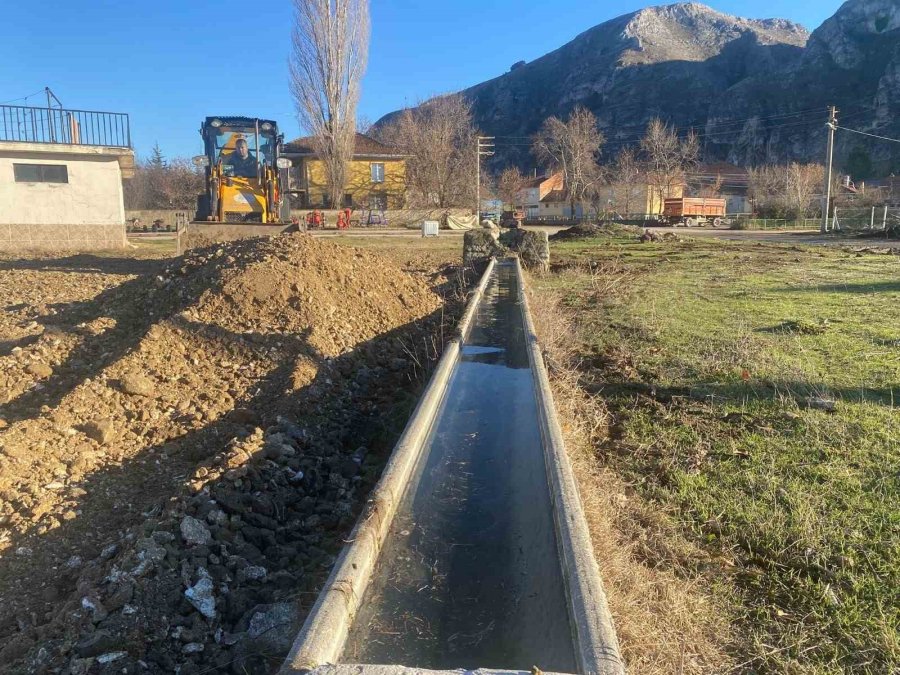 Başkan Hamamcı Hayvan Su İçme Oluğunu Çiftçilerin Hizmetine Açtı