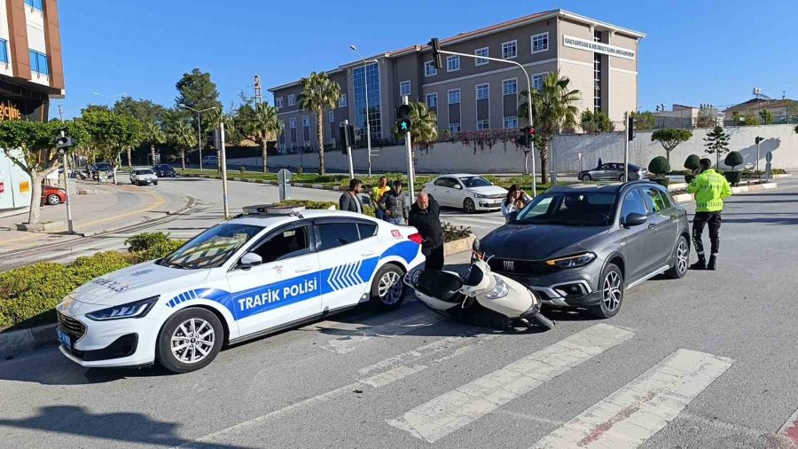 Manavgat’ta Otomobil İle Motosiklet Çarpıştı: 1 Yaralı