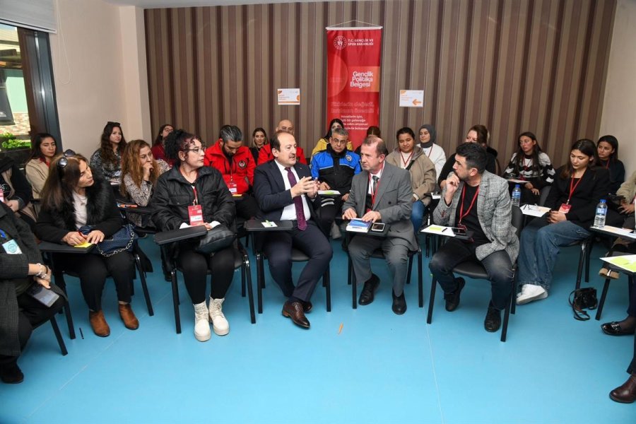 Vali Pehlivan: "çalıştaydaki Temel Gaye Gençlerimizin Gelişim Süreçlerine Katkı Sağlamaktır"