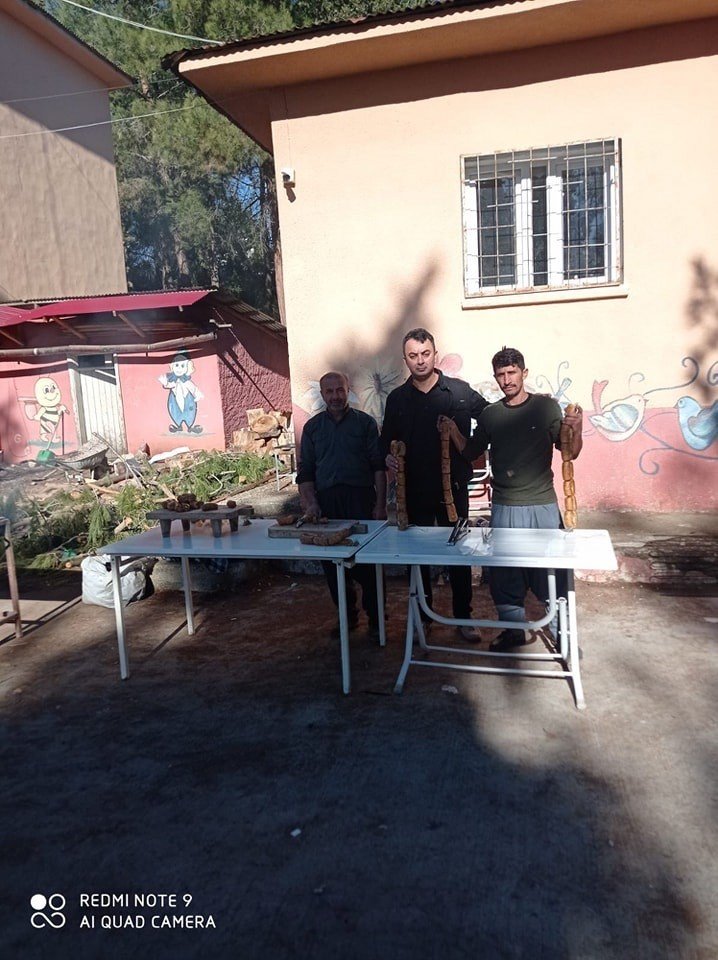 Çobandan Öğrencilere Sucuk Ekmek İkramı