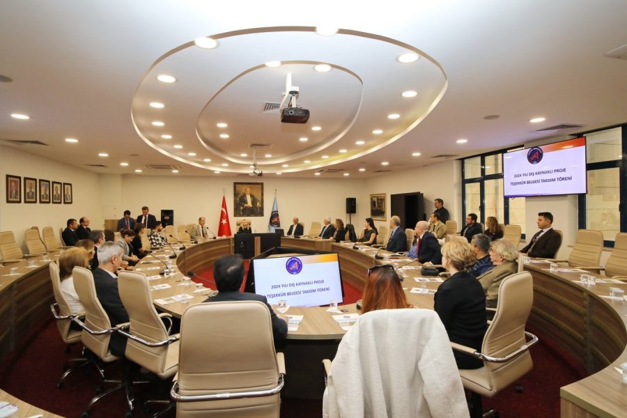 Akdeniz Üniversitesi’nde Dış Kaynaklı Proje Başarısı Ödüllendirildi