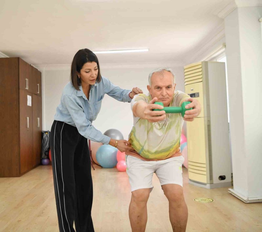 Geçirdiği Felç Sonrası Düzenli Sporla Ayağa Kalktı