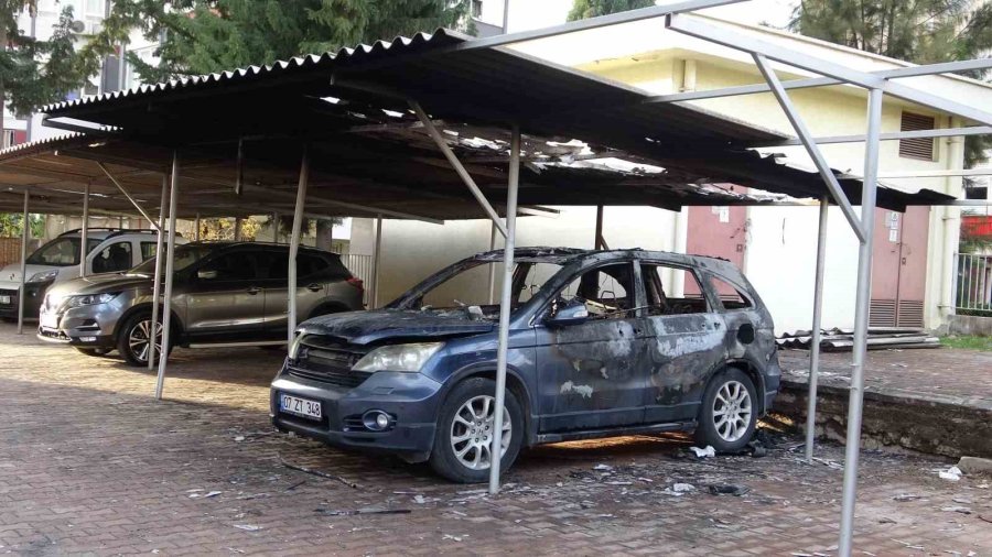 Genç Kadına ’kundaklama’ Şoku: Ailesinin Aracı Alev Alev Yandı