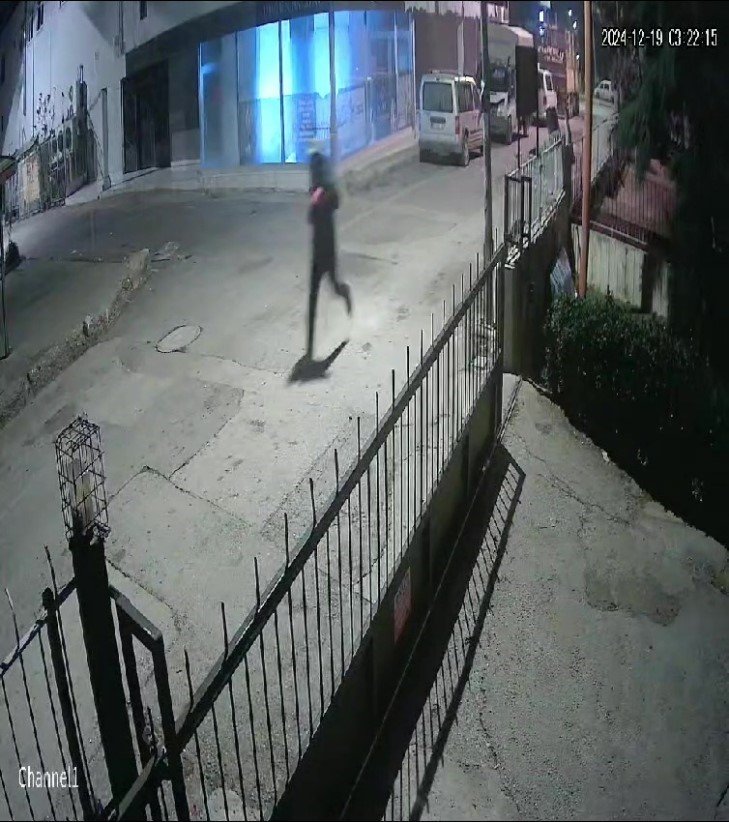 Genç Kadına ’kundaklama’ Şoku: Ailesinin Aracı Alev Alev Yandı