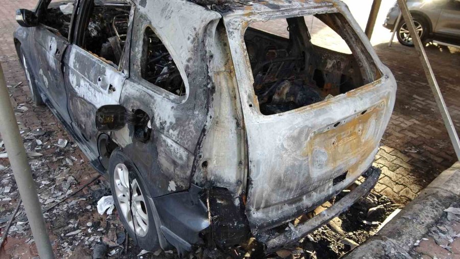 Genç Kadına ’kundaklama’ Şoku: Ailesinin Aracı Alev Alev Yandı