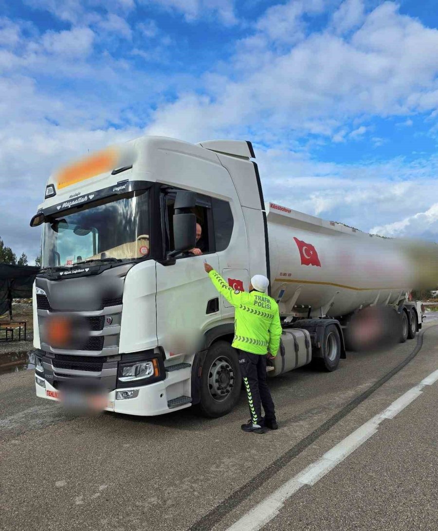 Antalya’da Son 1 Haftada 16 Bin 687 Araç Ve Sürücüye Ceza Kesildi