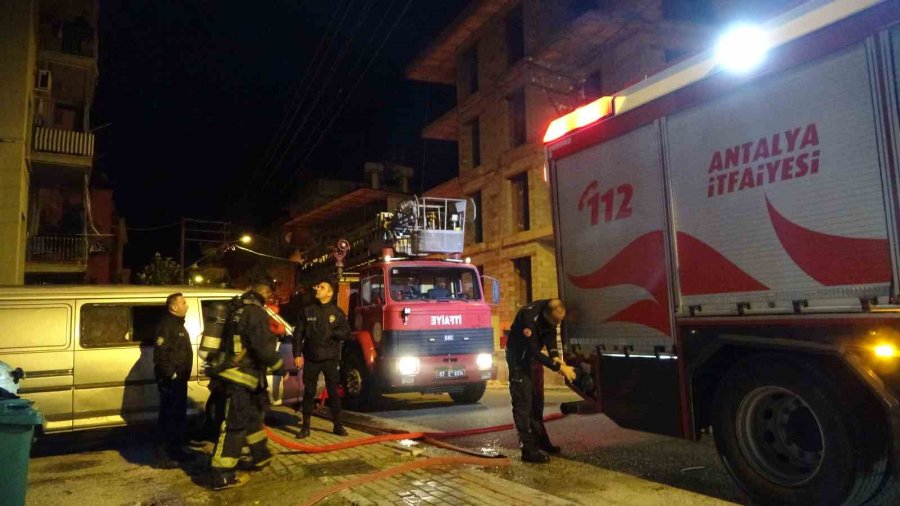 Alanya’da Gece Yarısı Çıkan Yangın Korkuttu