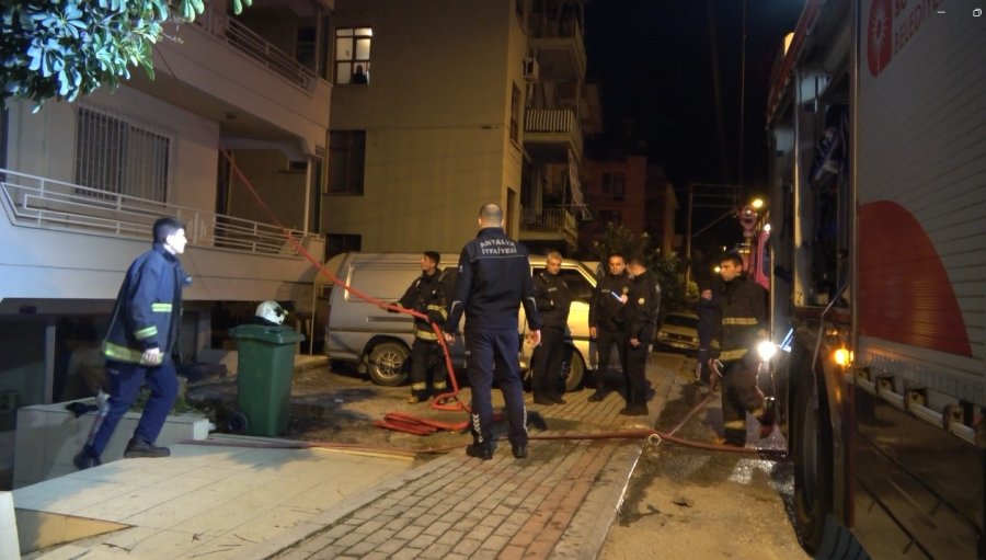 Alanya’da Gece Yarısı Çıkan Yangın Korkuttu