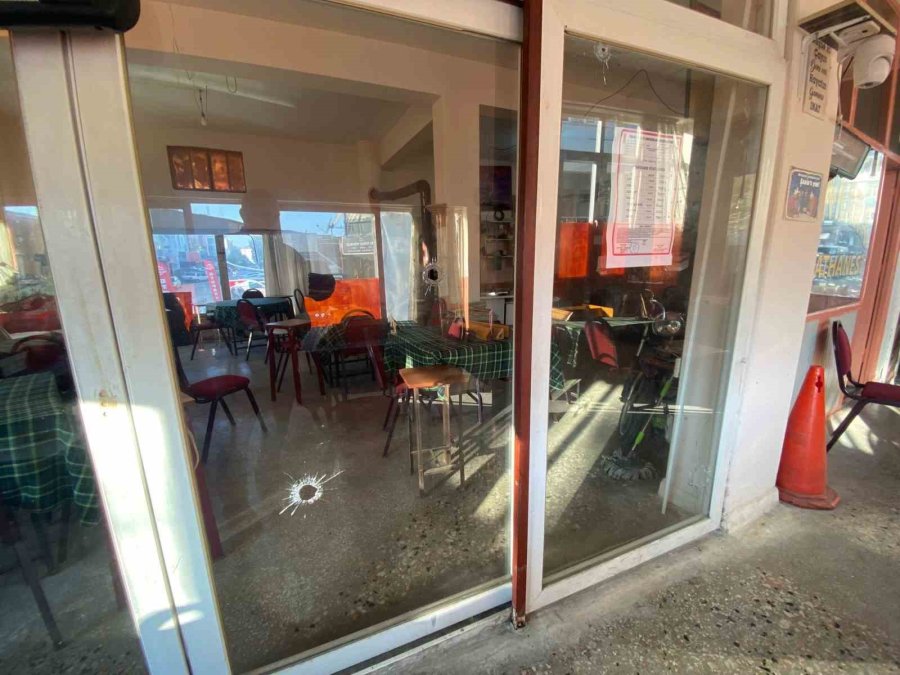 Antalya’da Kıraathaneye Gece Saatlerinde Silahlı Saldırı