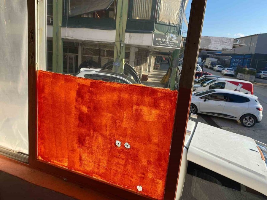 Antalya’da Kıraathaneye Gece Saatlerinde Silahlı Saldırı