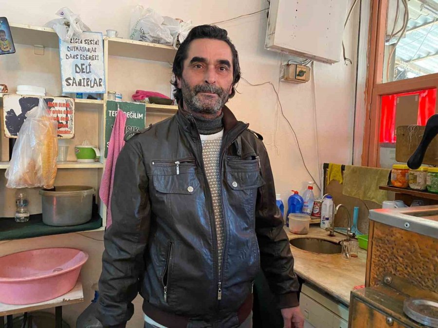 Antalya’da Kıraathaneye Gece Saatlerinde Silahlı Saldırı