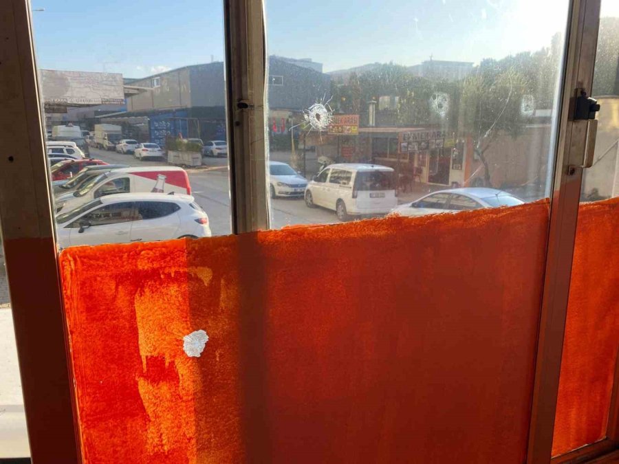 Antalya’da Kıraathaneye Gece Saatlerinde Silahlı Saldırı