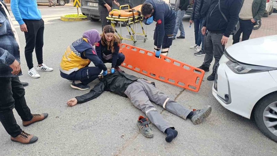 İki Araçla Birden Çarpışan Motosiklet Sürücüsü Ölümden Döndü