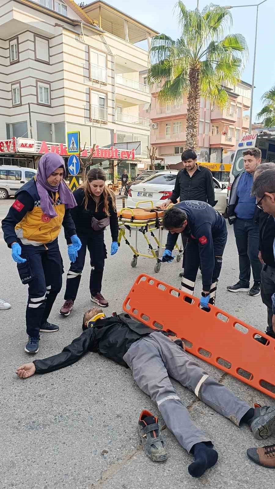 İki Araçla Birden Çarpışan Motosiklet Sürücüsü Ölümden Döndü